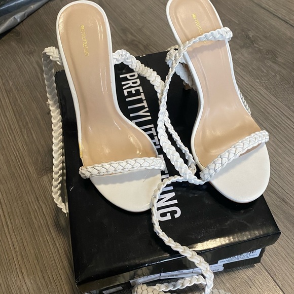 White braided lace up heel ! - Picture 4 of 5
